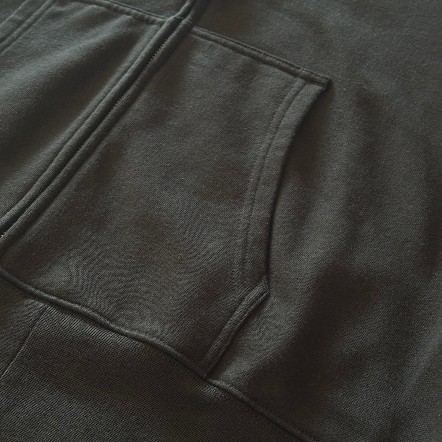 CHARACTER LOGO ZIPUP HOODIE