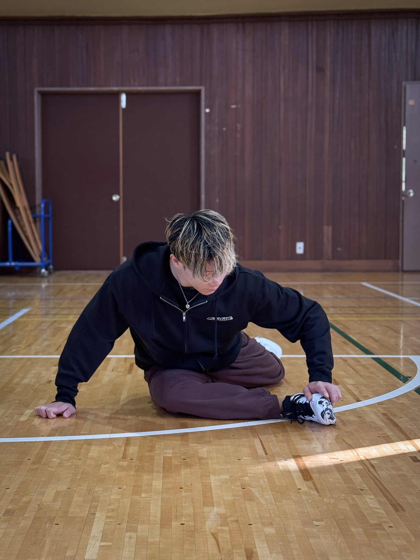 CHARACTER LOGO ZIPUP HOODIE